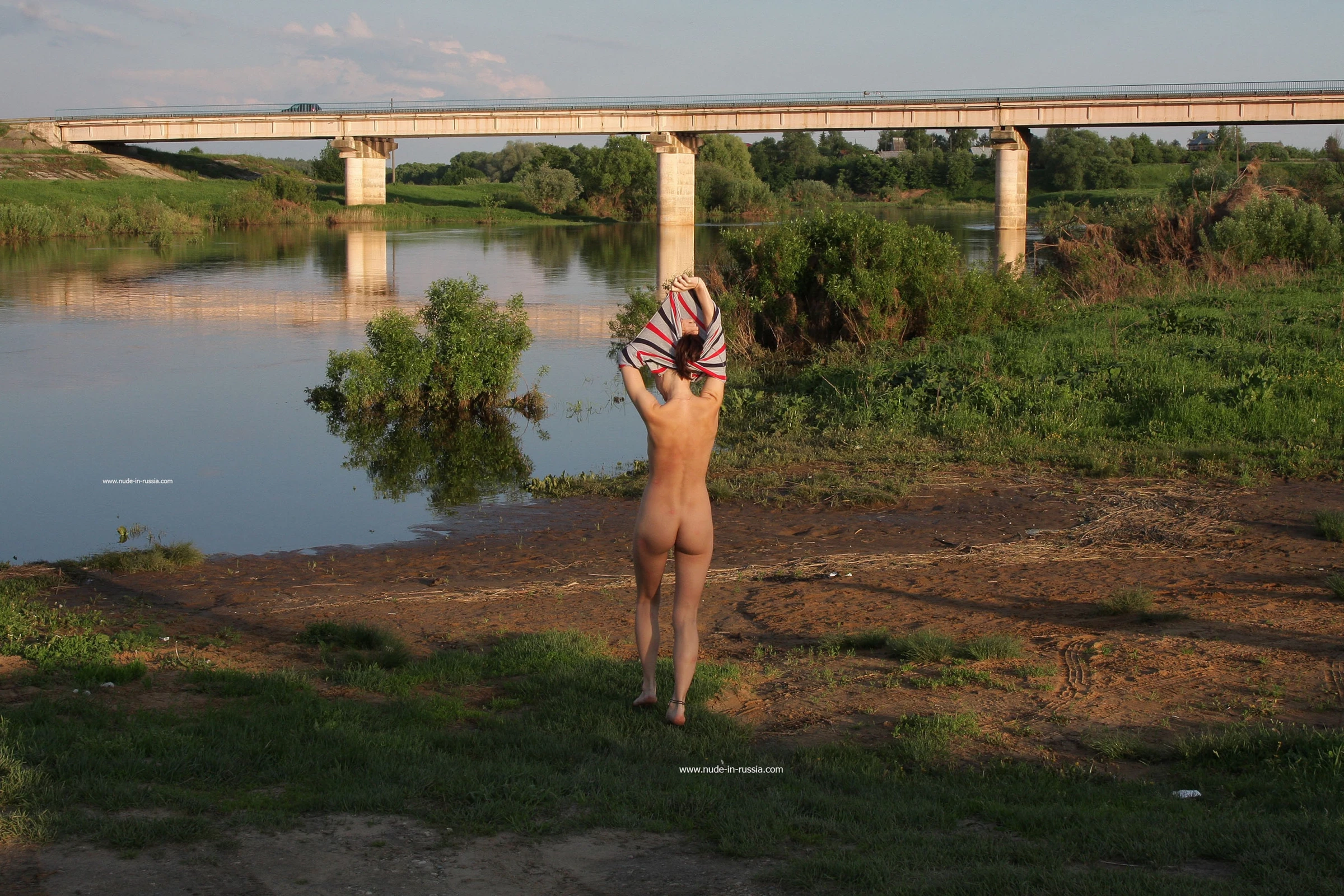 NudeInRussia Daina Splashes In The Nerl River [68P]