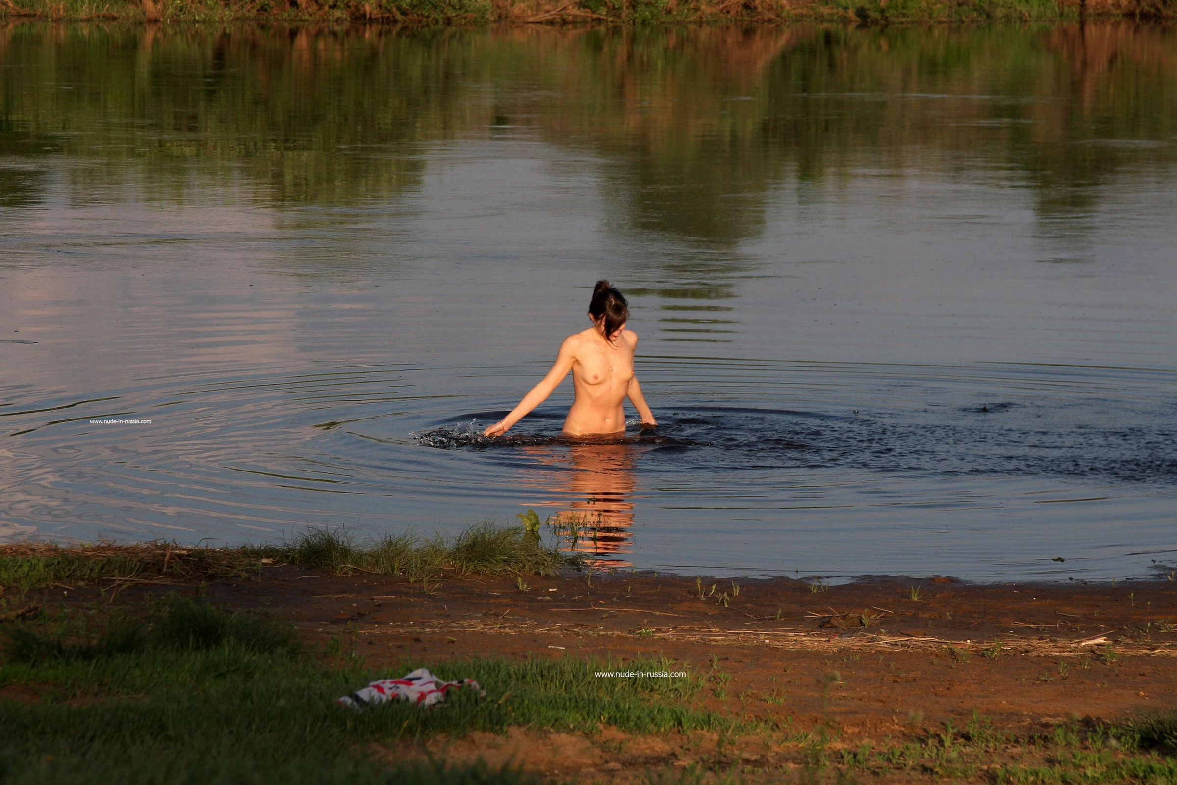 NudeInRussia Daina Splashes In The Nerl River [68P]