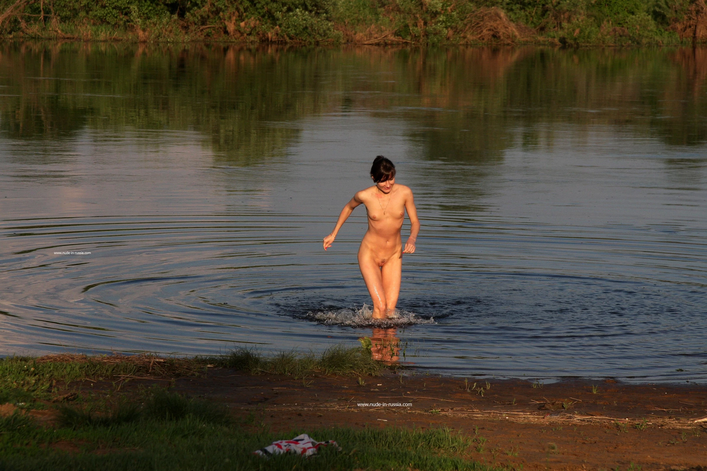 NudeInRussia Daina Splashes In The Nerl River [68P]