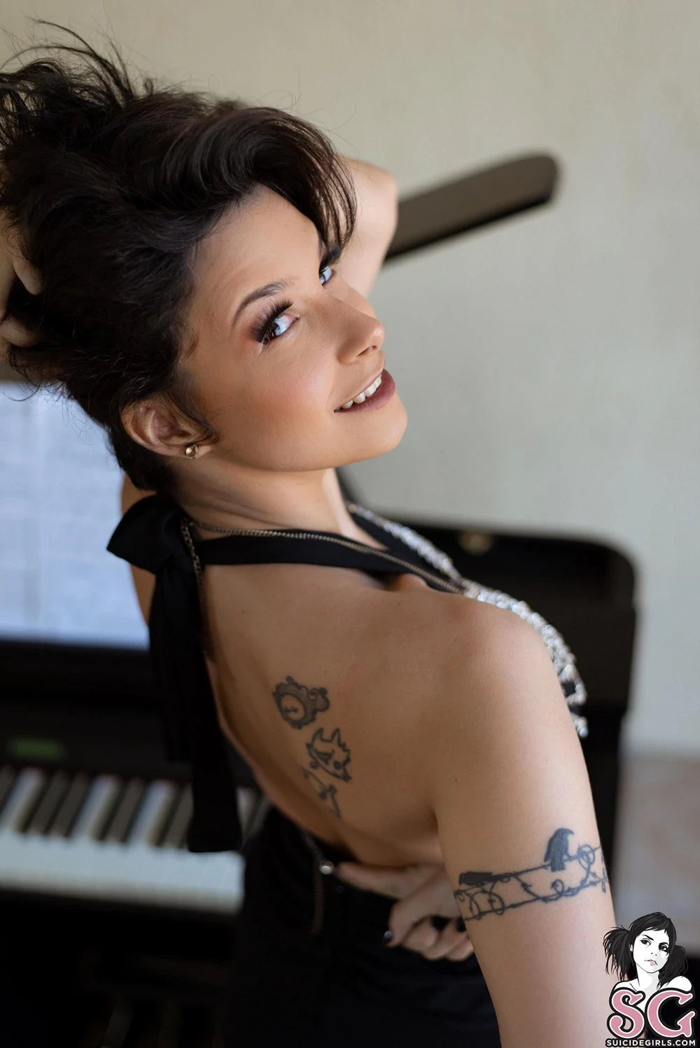 [Suicide Girls] Gweenblack - The Piano Room