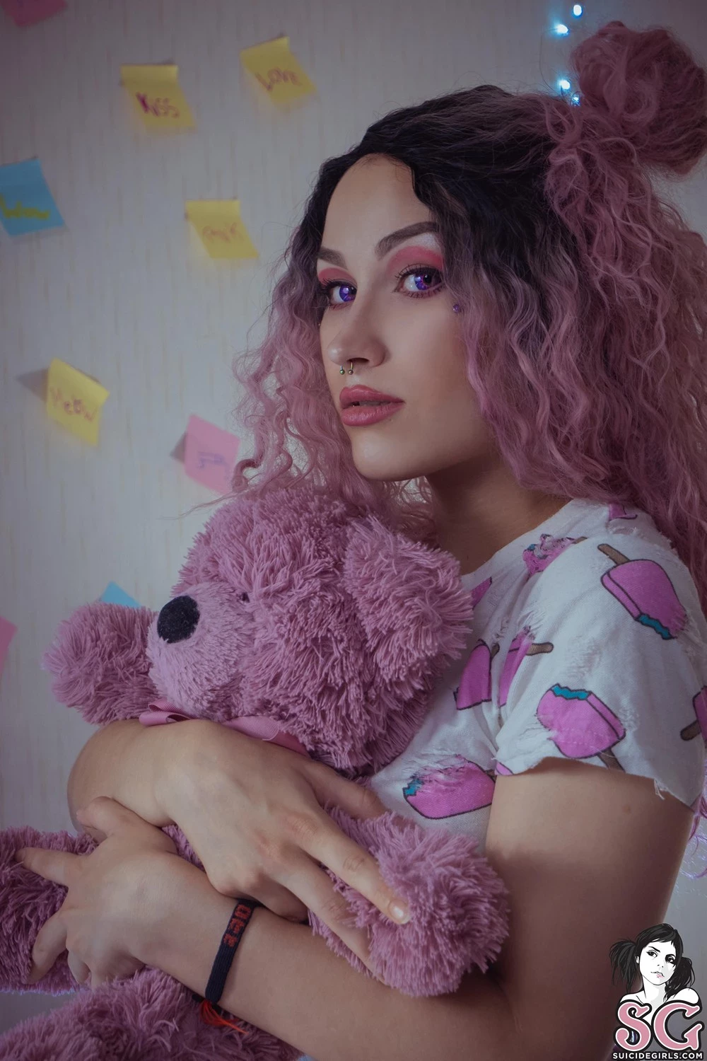 [Suicide Girls] Dead_butterfly - Happy Pink Bear