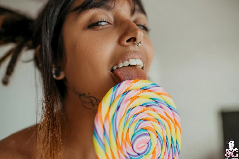 [Suicide Girls] Bresant Candy Crush