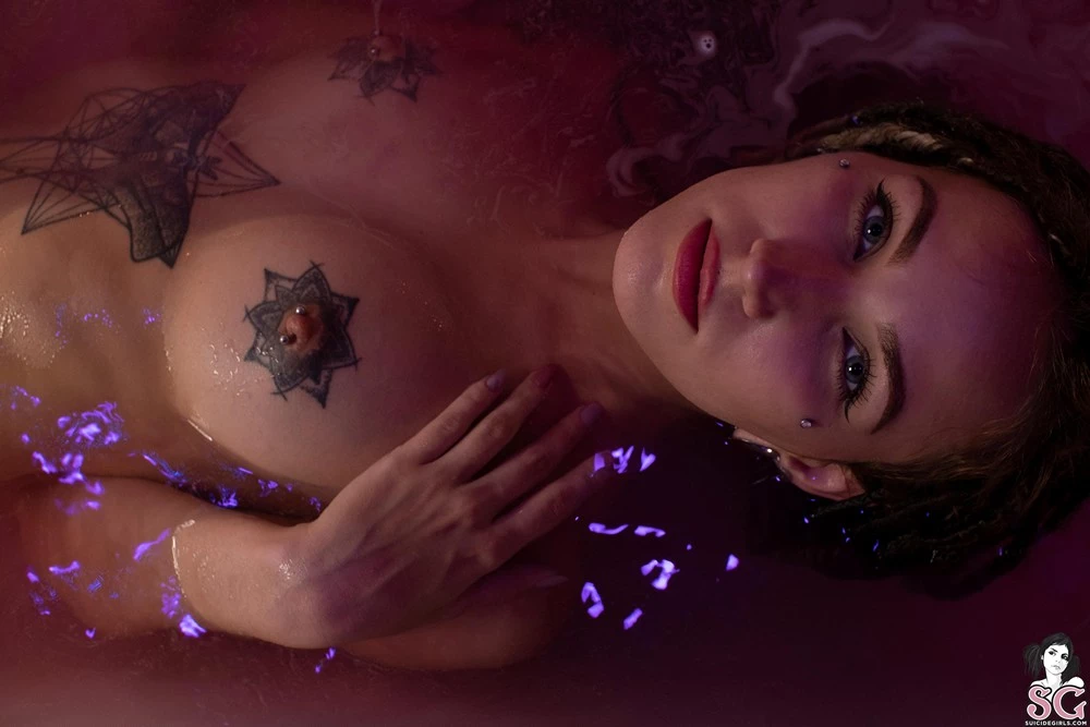 [Suicide Girls] Dead_butterfly - Raspberry Water