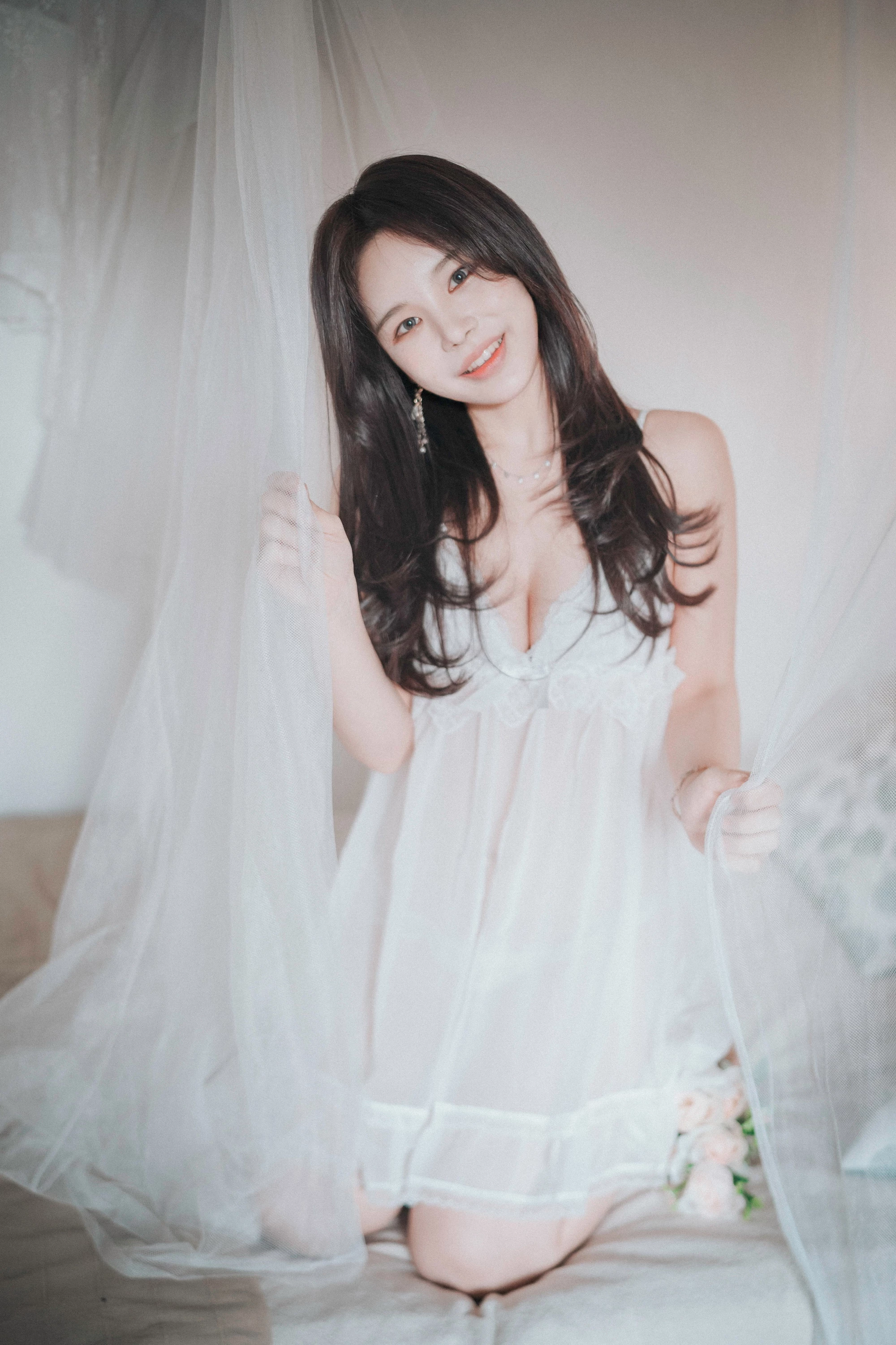 Zzyuri - Alluring White [43P]