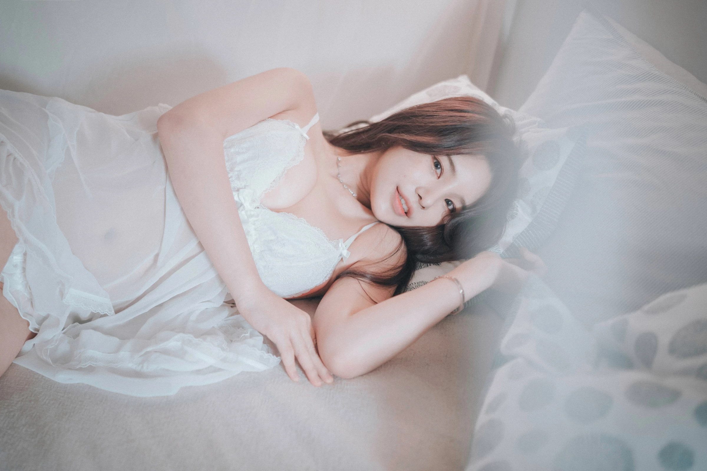 Zzyuri - Alluring White [43P]