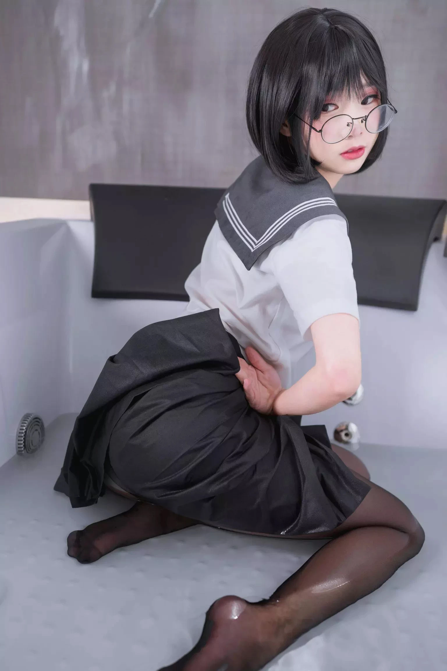 面饼仙儿 – 脑内少女 黑丝JK 画像25枚