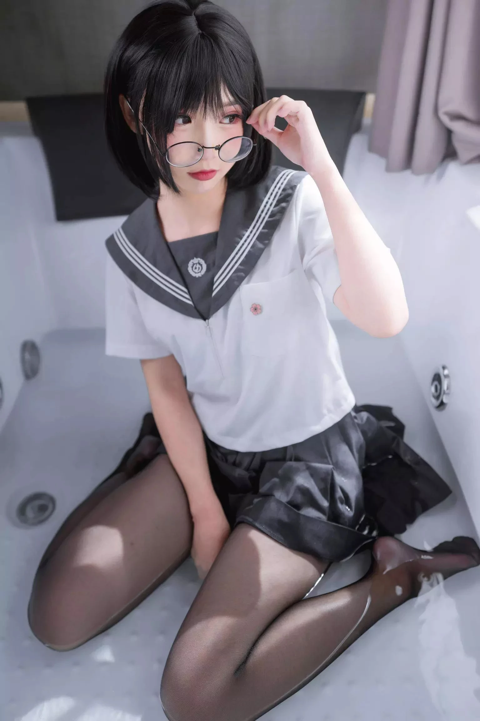 面饼仙儿 – 脑内少女 黑丝JK 画像25枚