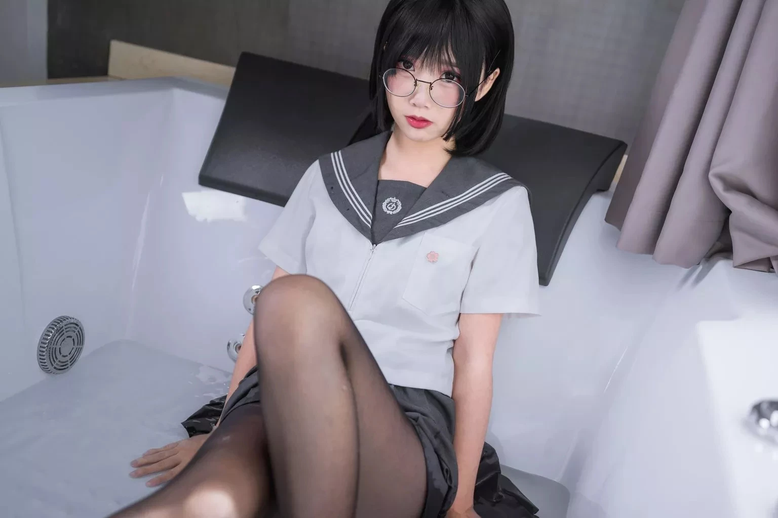 面饼仙儿 – 脑内少女 黑丝JK 画像25枚