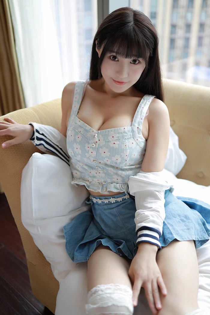 [网络收集]福利姬-小萌妹 童颜巨乳性感写真 [73P]