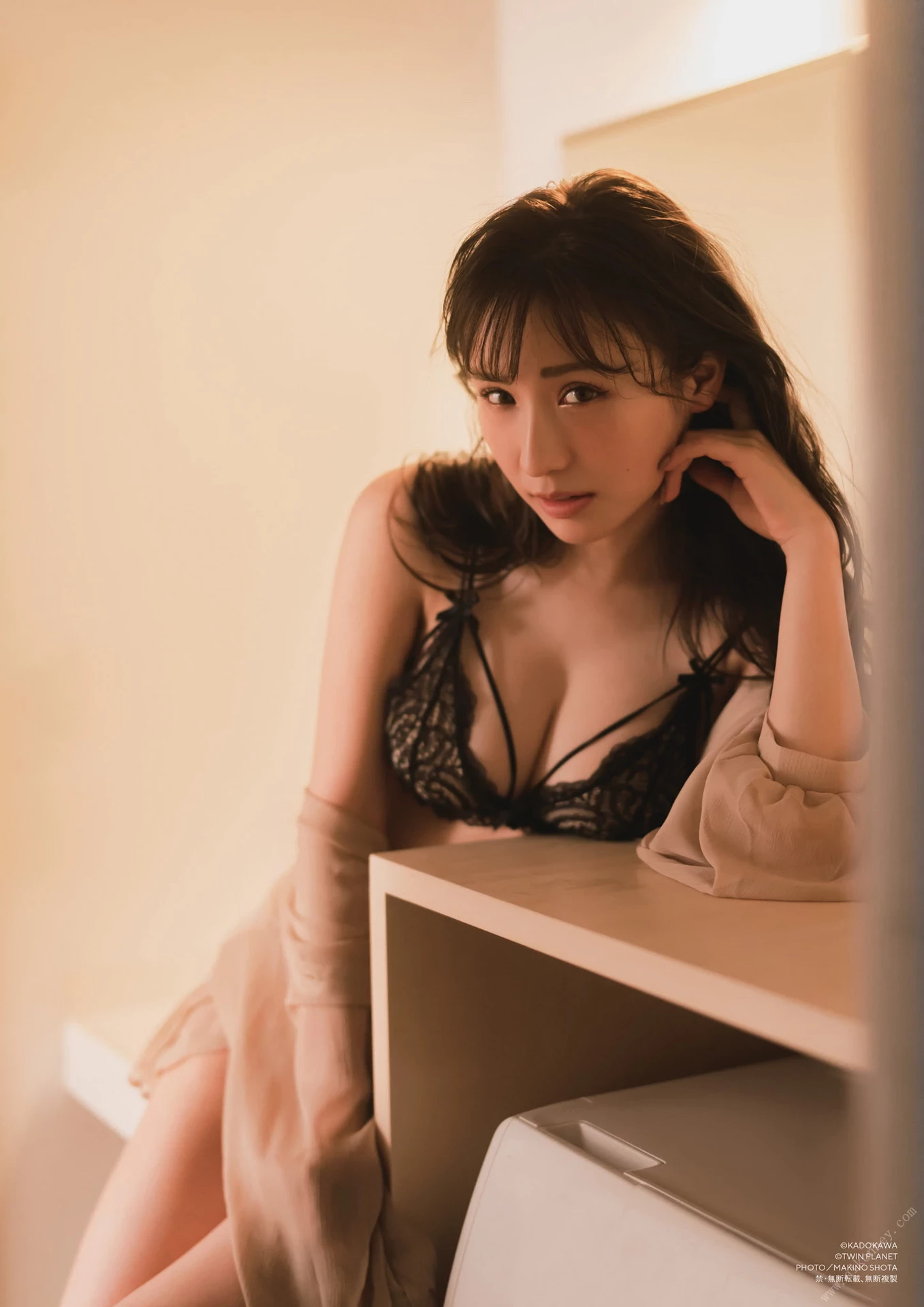 伊藤爱真 1st Photobook - Soleil ソレイユ [129P]