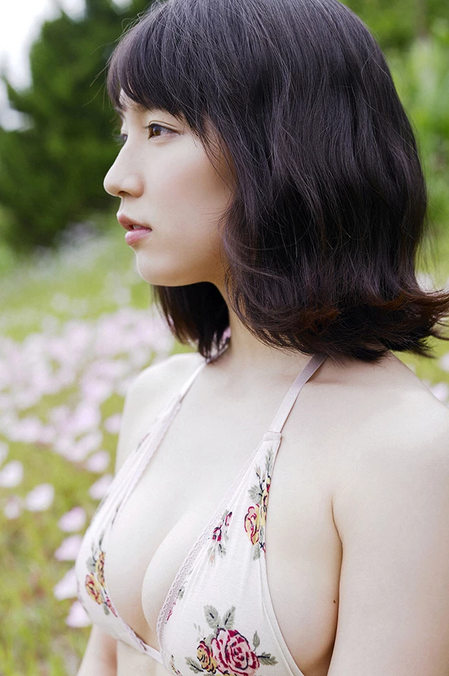 2015年9月23日[写真]治愈系女大学生吉冈里帆高雅外表美乳曲线集于一身 [24P]