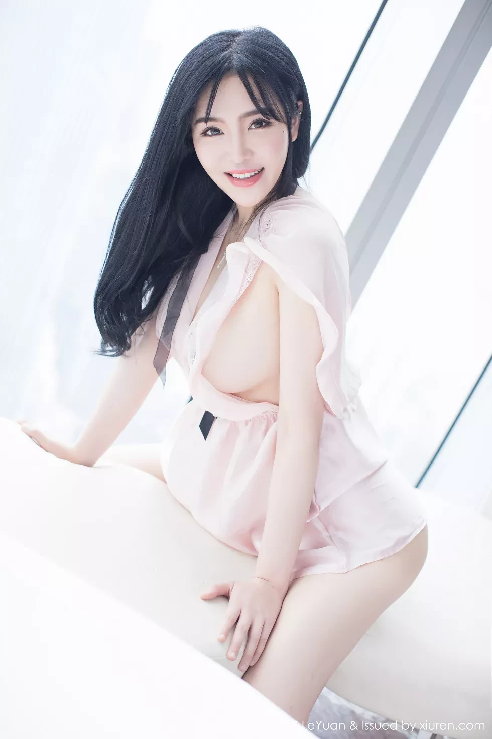 [LeYuan星乐园]Vol.046_女神刘钰儿居家粉红蕾丝睡裙真空秀傲人豪乳诱惑写真46P