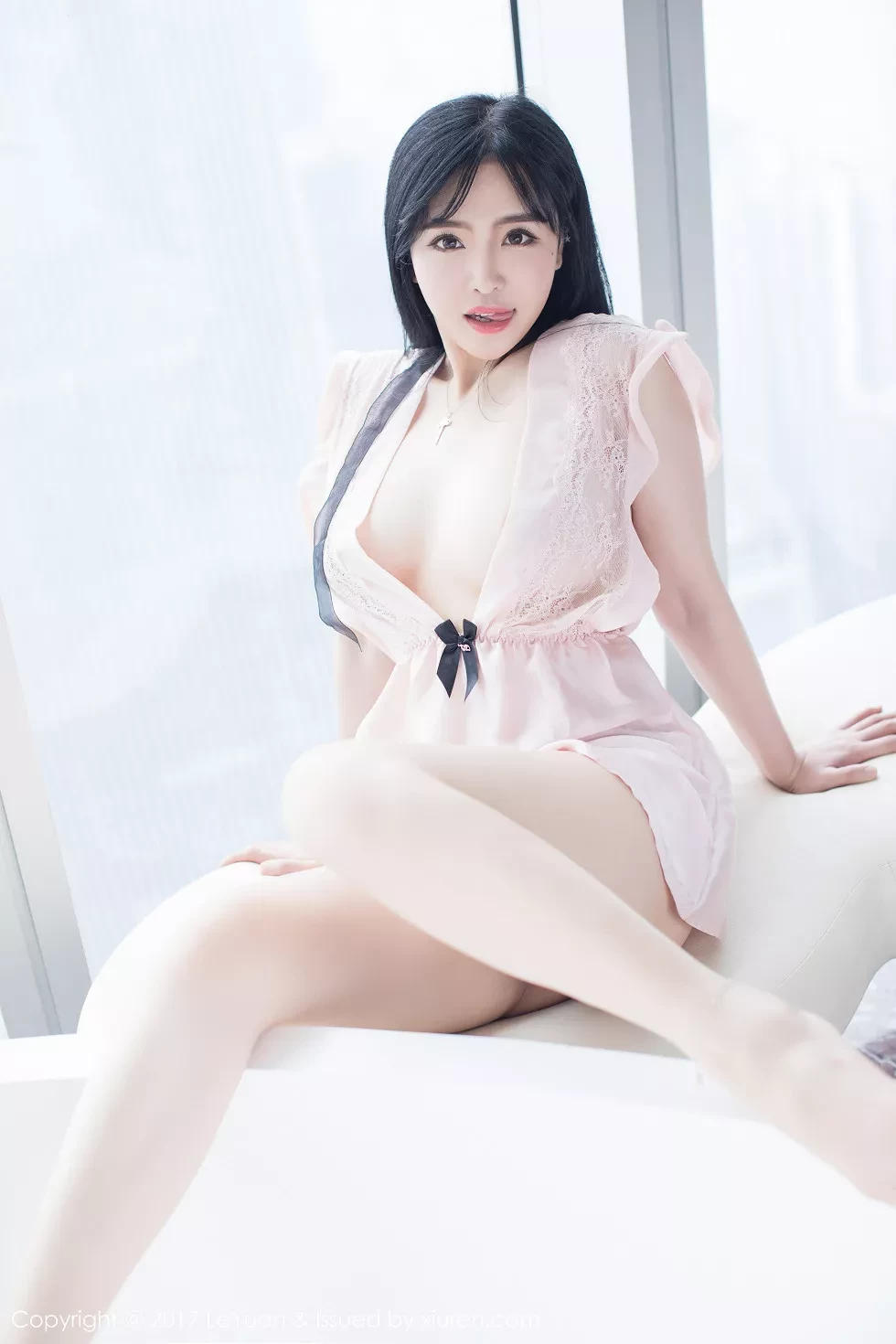 [LeYuan星乐园]Vol.046_女神刘钰儿居家粉红蕾丝睡裙真空秀傲人豪乳诱惑写真46P