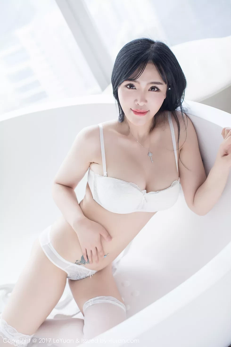 [LeYuan星乐园]Vol.046_女神刘钰儿居家粉红蕾丝睡裙真空秀傲人豪乳诱惑写真46P