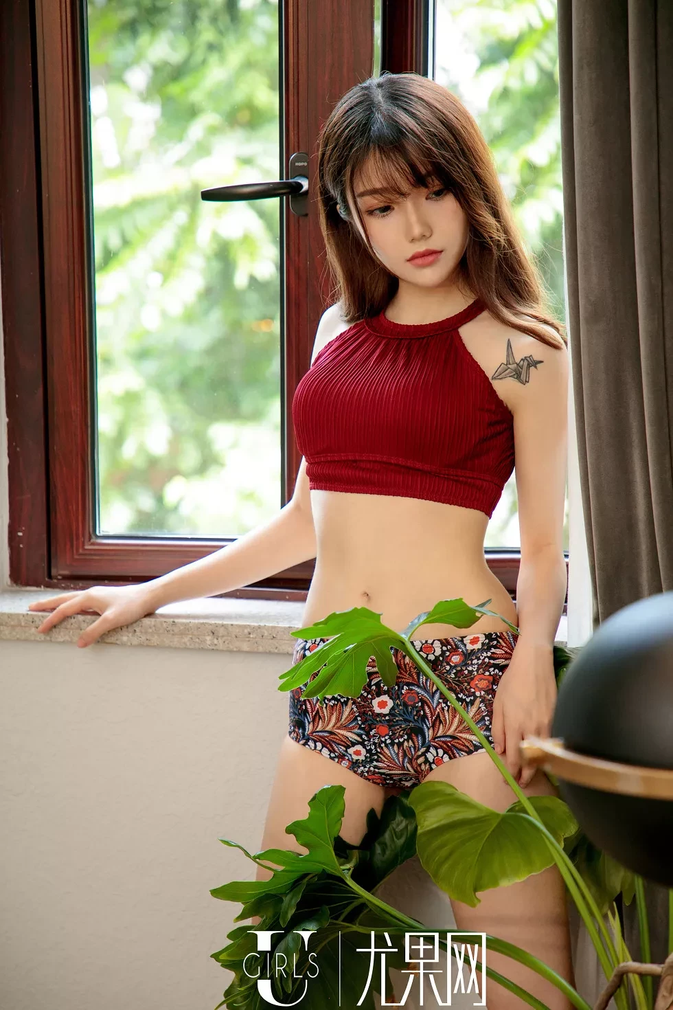 [Ugirls尤果网]U403_嫩模泡芙少女性感白衬衣配白色内衣秀完美身材豪乳诱惑写真65P