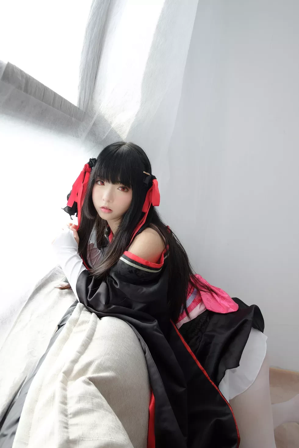 [爱花写真]ALPHA004_真人Cosplay美女居家沙发上性感白短裙配白丝裤袜写真75P