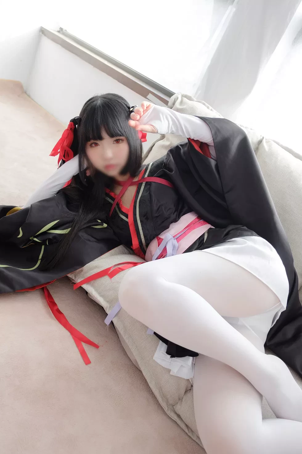 [爱花写真]ALPHA004_真人Cosplay美女居家沙发上性感白短裙配白丝裤袜写真75P