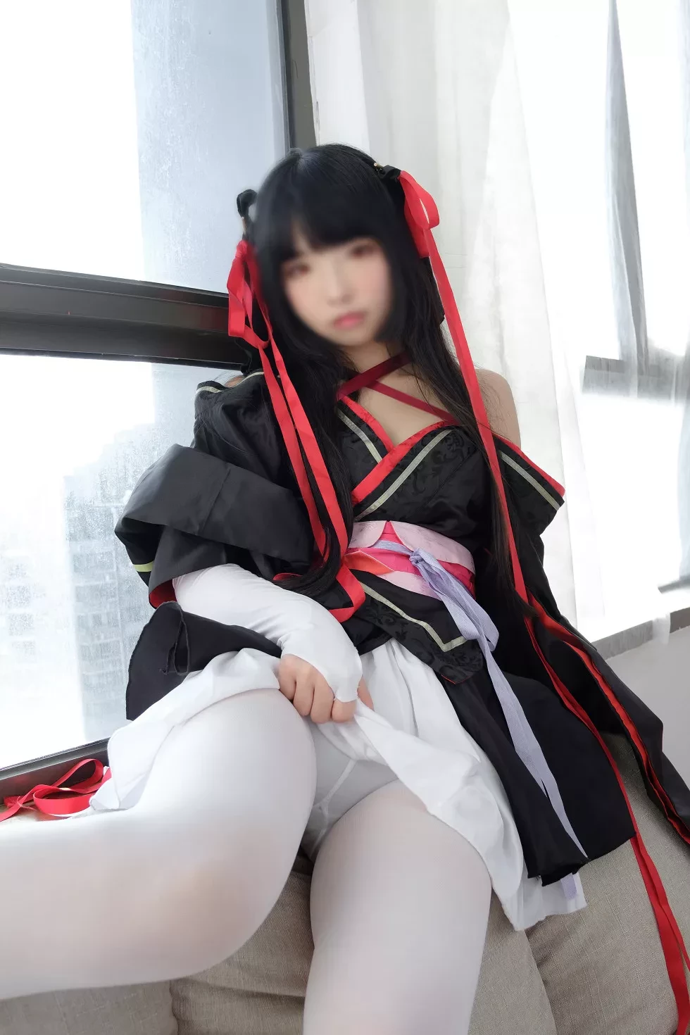 [爱花写真]ALPHA004_真人Cosplay美女居家沙发上性感白短裙配白丝裤袜写真75P