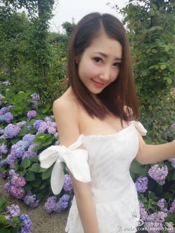 推女神性感嫩模 Yumi 尤美