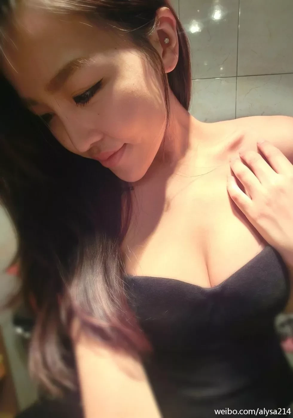 微博女神Alysa_queen性感私房美胸迷人写真42P