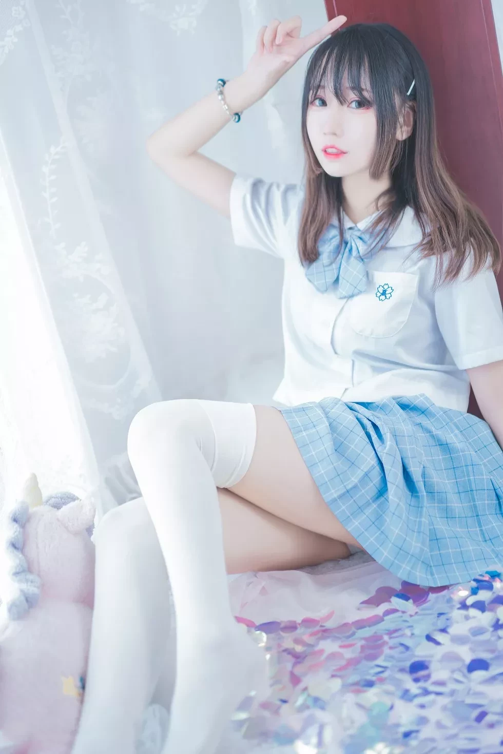 [Cosplay精选]网络美女猫君君MaoJun清凉一夏主题短裙下白丝美腿写真46P