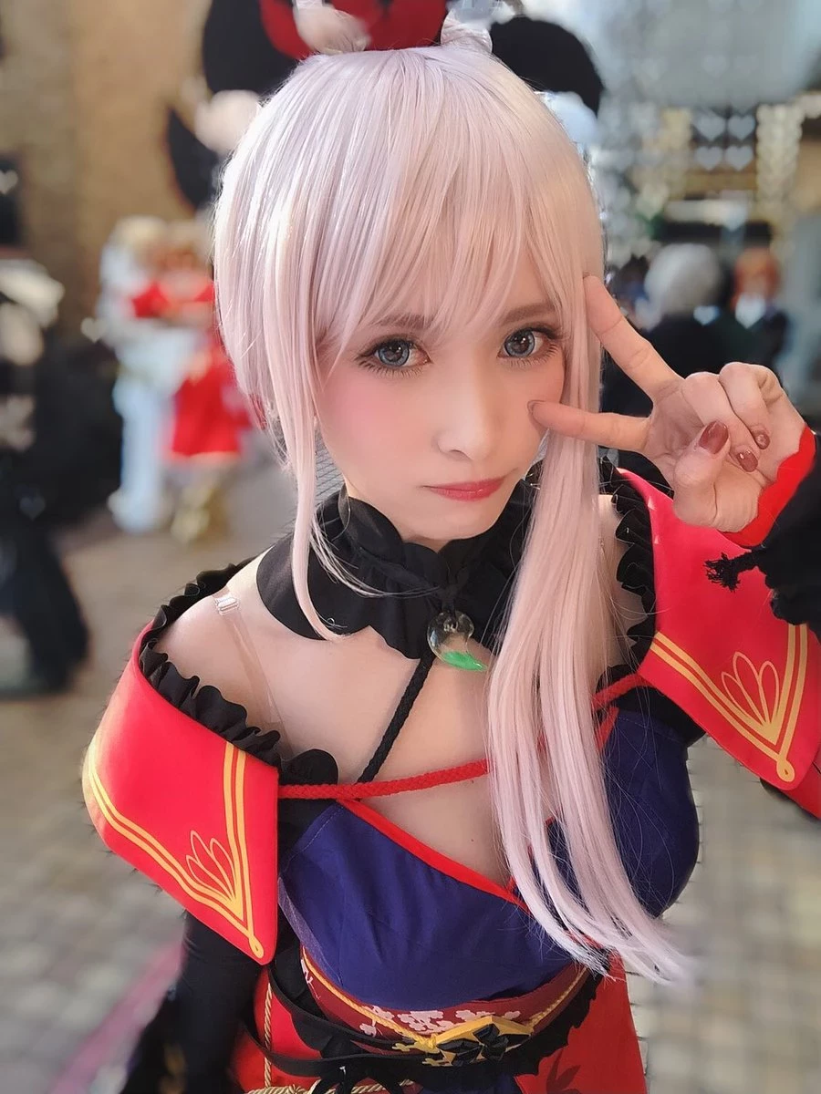 超甜美Coser“JILL”卸下浓妆是个萌妹子 01