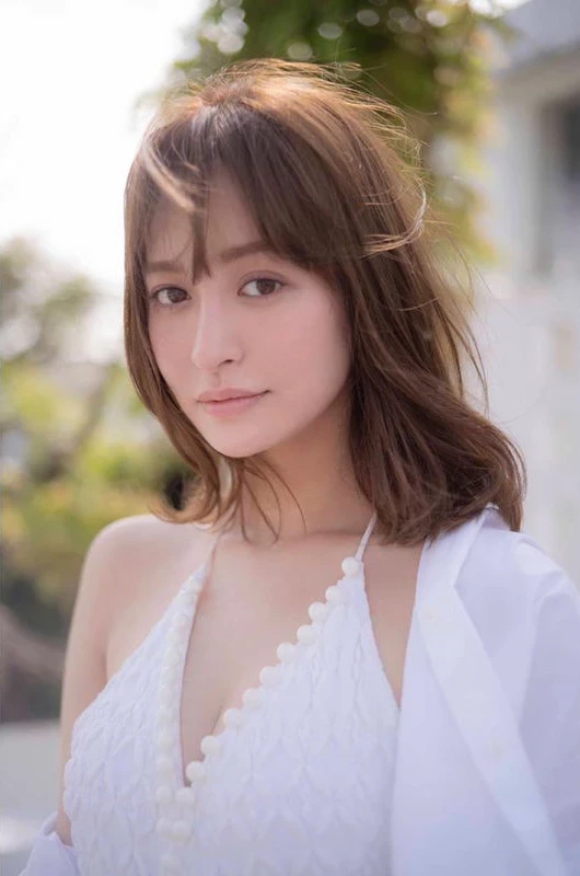 野崎萌香[29] モデルとして活跃する野崎萌香[29] 男性志初グラビア解禁し小学生ぶり...