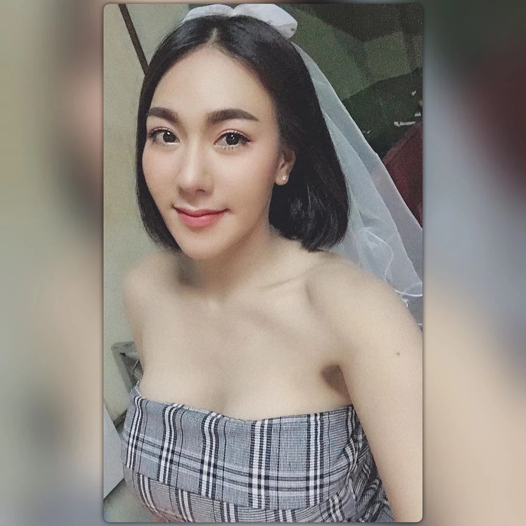 极品短发妹 藏着白皙巨乳让人好想揉