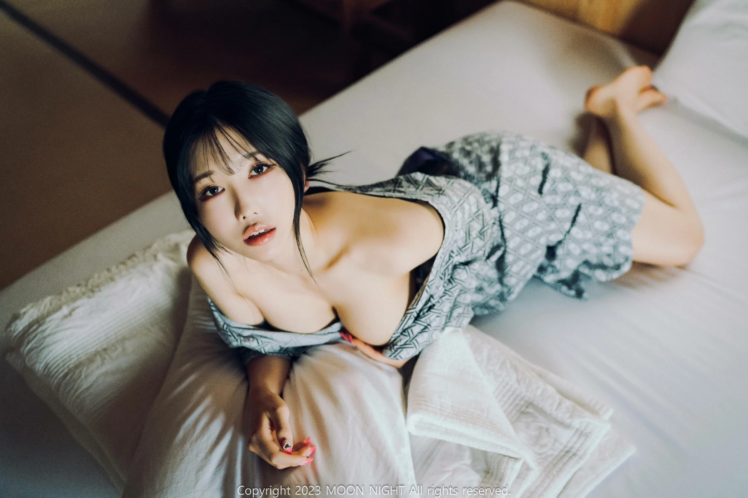 [Moon Night Snap] Yunjin - Digital Photobook [ S.Ver] [84P]