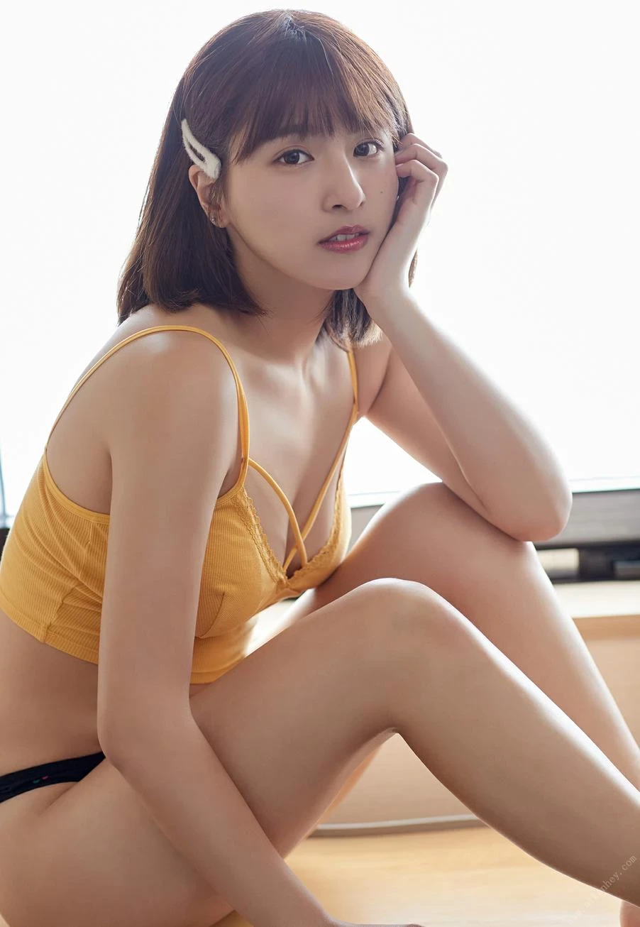 峮峮[Photobook] 一见峮心 个人写真书数位精华版 [64P]