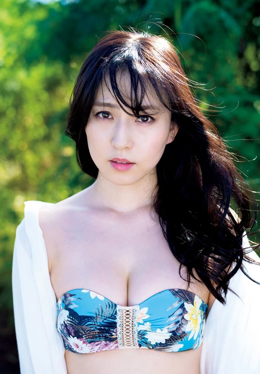 薄井しお里 知性脸蛋加上E杯美乳 让人拥有无限遐想