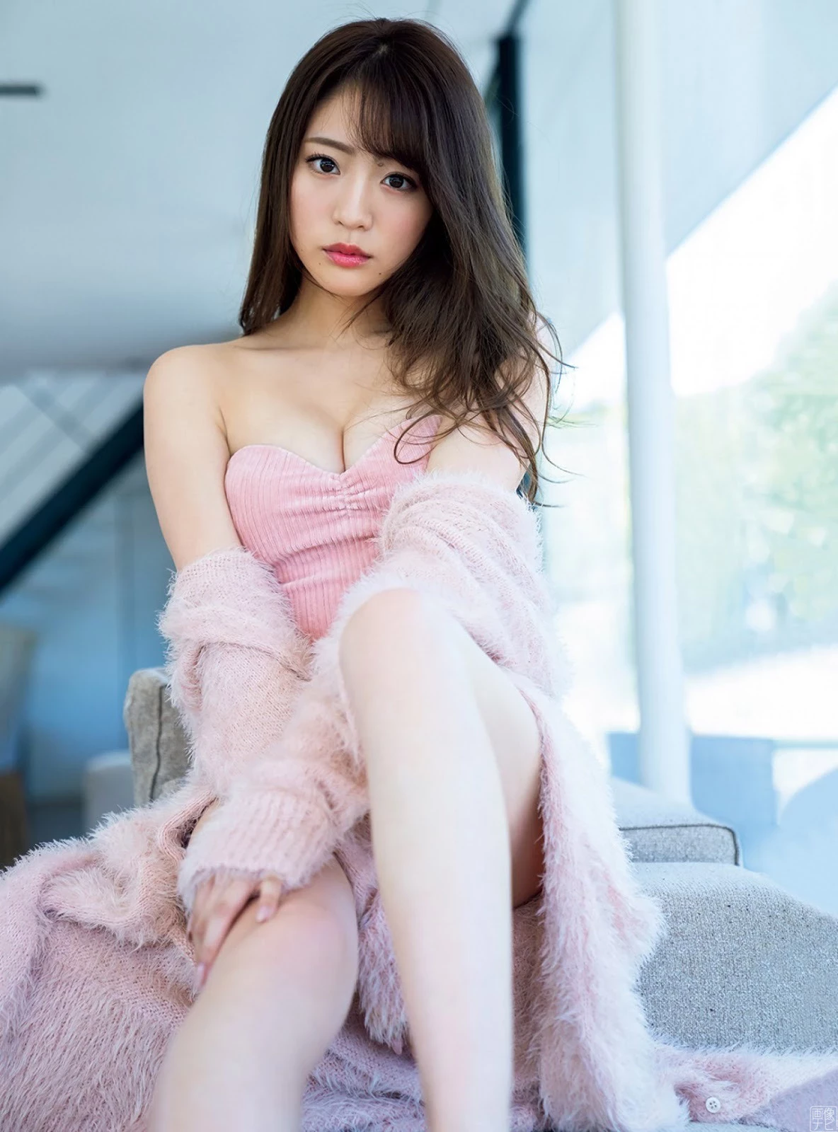 志田友美 アイドル界最高のエロ美脚画像--2019 12 23追加 ここから--