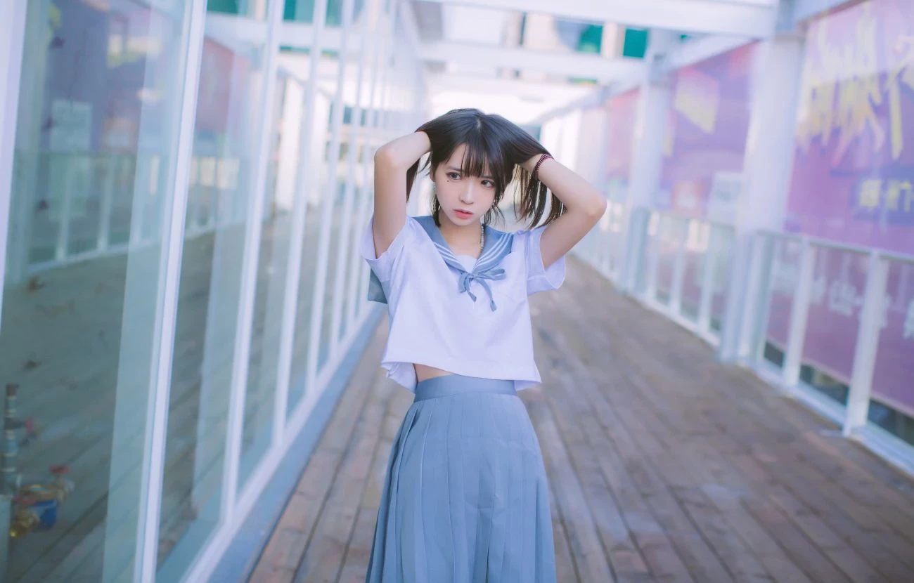 [COSER] 疯猫ss – 海边水手服黑丝少女写真