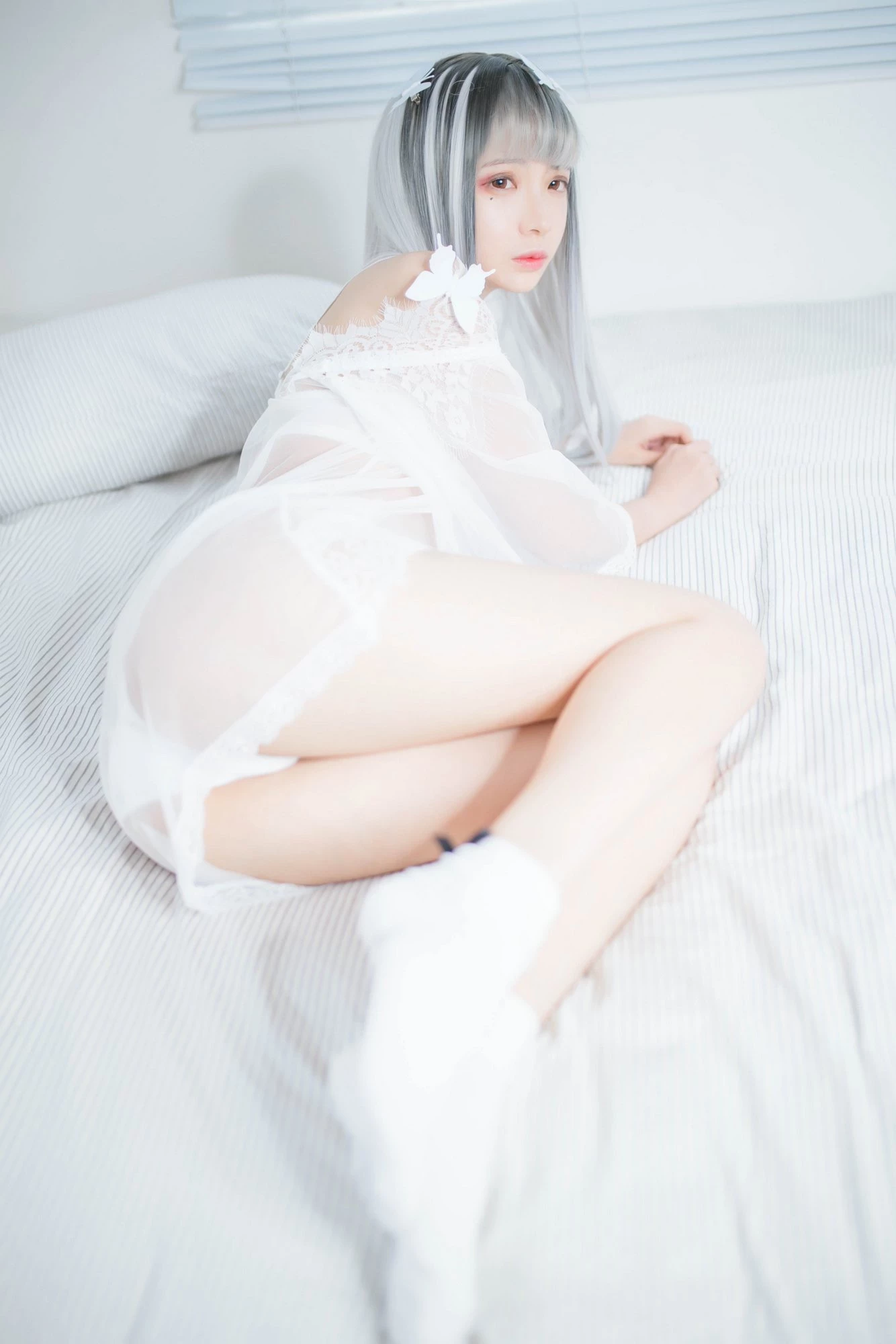 [COSER] 疯猫ss – 透明白沙的诱惑少女写真