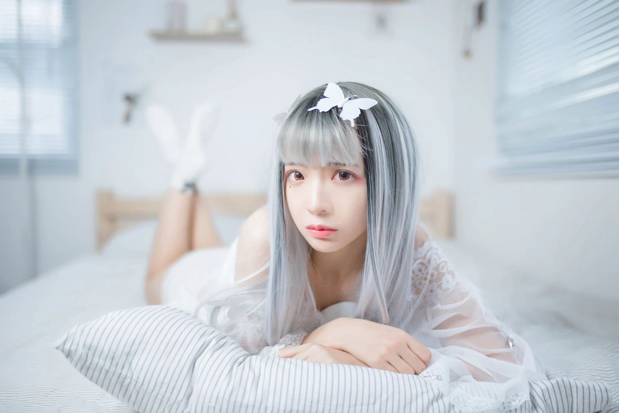 [COSER] 疯猫ss – 透明白沙的诱惑少女写真