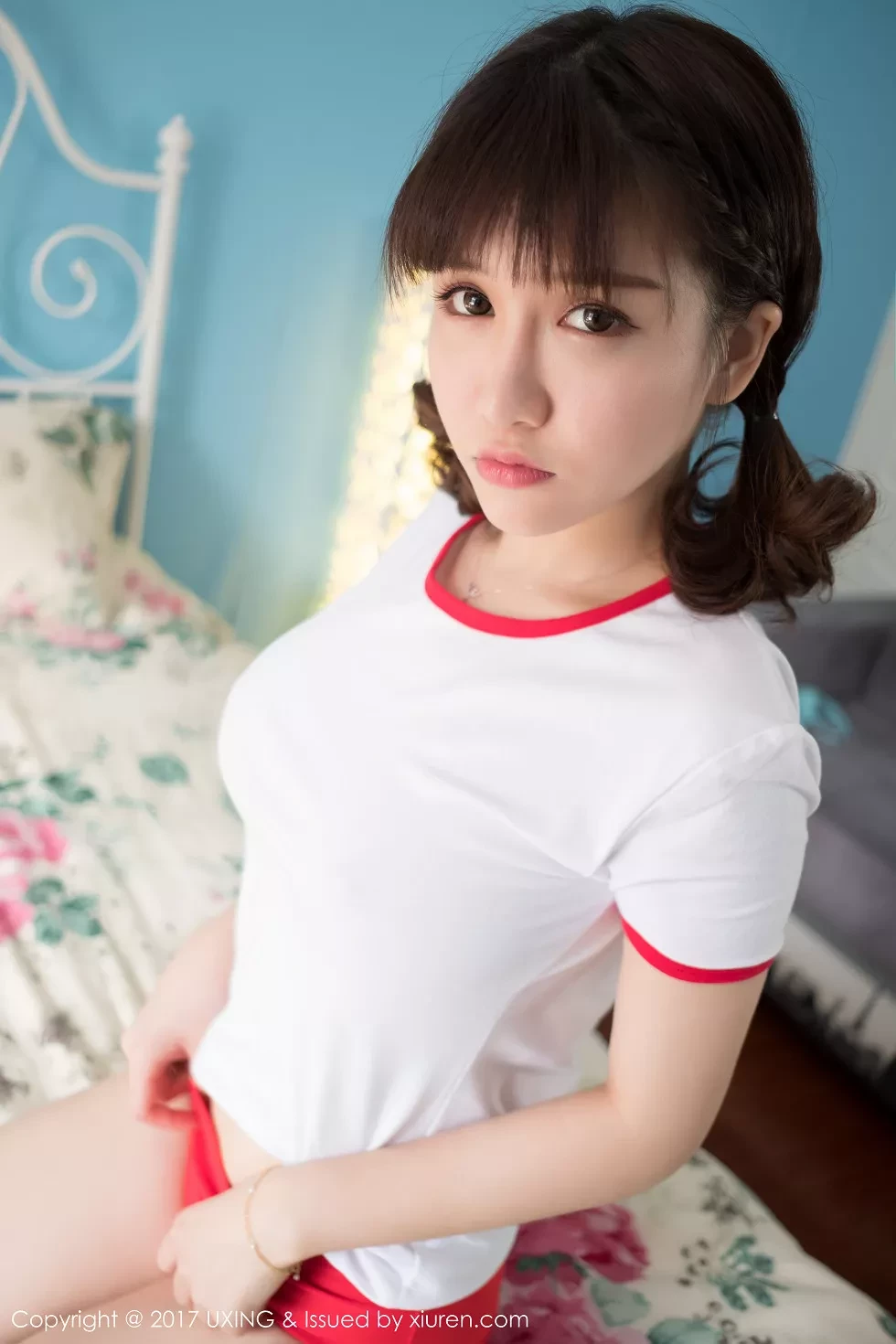 [UXING优星馆]Vol.040_嫩模K8傲娇萌萌Vivian居家大床上体操服可爱萌动写真60P