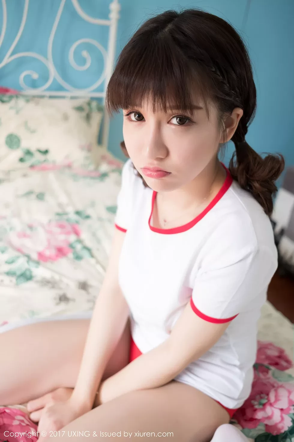 [UXING优星馆]Vol.040_嫩模K8傲娇萌萌Vivian居家大床上体操服可爱萌动写真60P