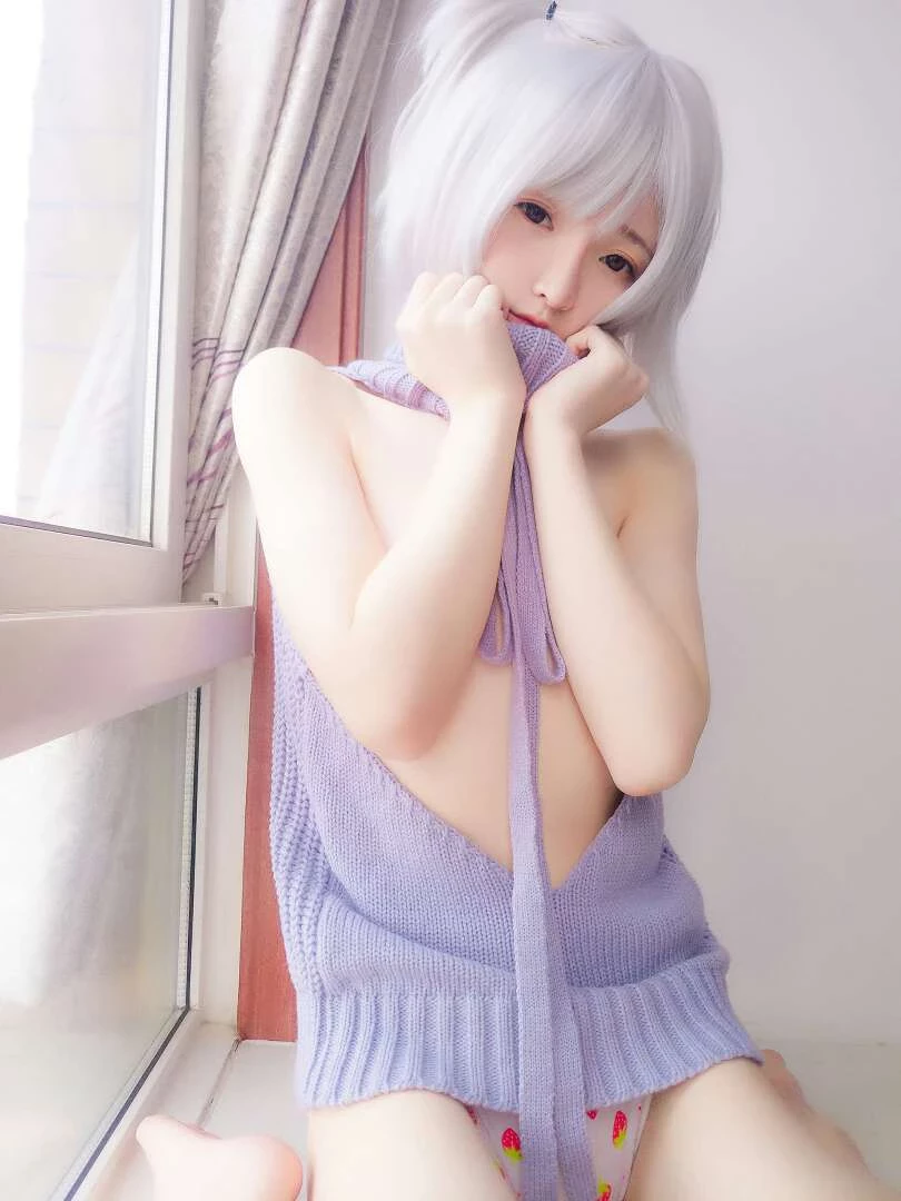 萝莉少女的毛衣写真[CN：一小央泽]