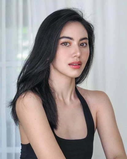 最辣影后就是她！泰国比利时混血 Davika Hoorne 演技 颜值 长腿通通到位！