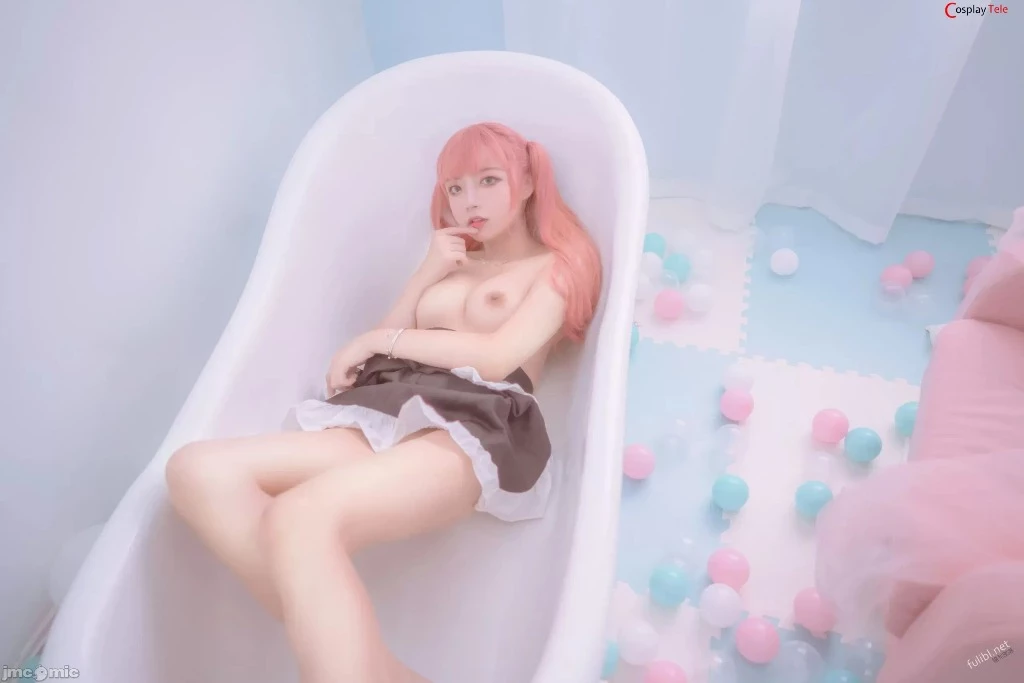 一只云烧 [BuckyClouds] – Pink maid set 粉红女仆 [93P]