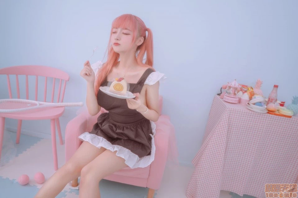 一只云烧 [BuckyClouds] – Pink maid set 粉红女仆 [93P]