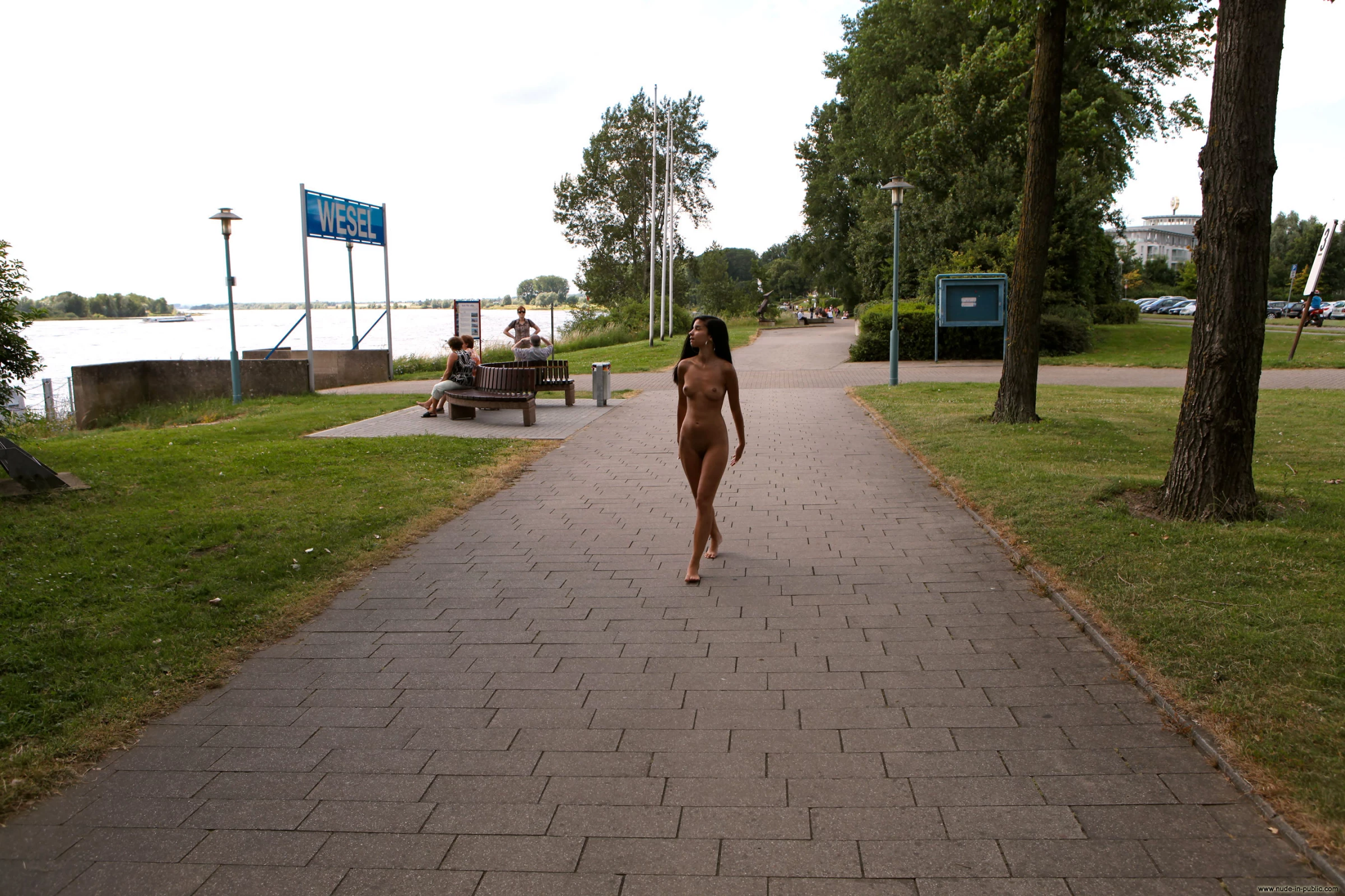 Nika V public nude walk in city [195P]