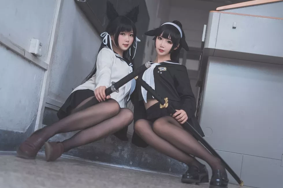 [Cosplay精选]可爱人气Coser面饼仙儿–高雄仙儿黑丝裤袜完美诱惑写真34P