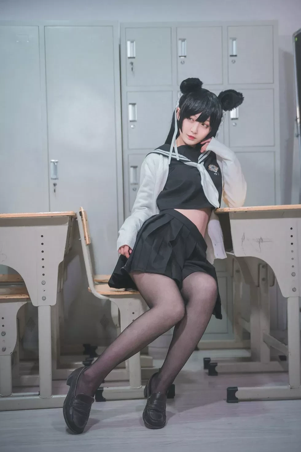 [Cosplay精选]动漫博主铁板烧鬼舞w爱宕系列JK制服 吊带蕾丝袜诱惑写真41P