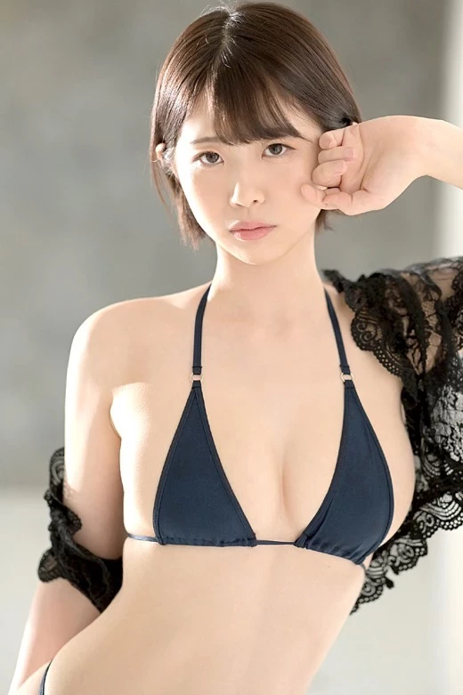 葵いぶき 美巨乳美くびれのAV女优