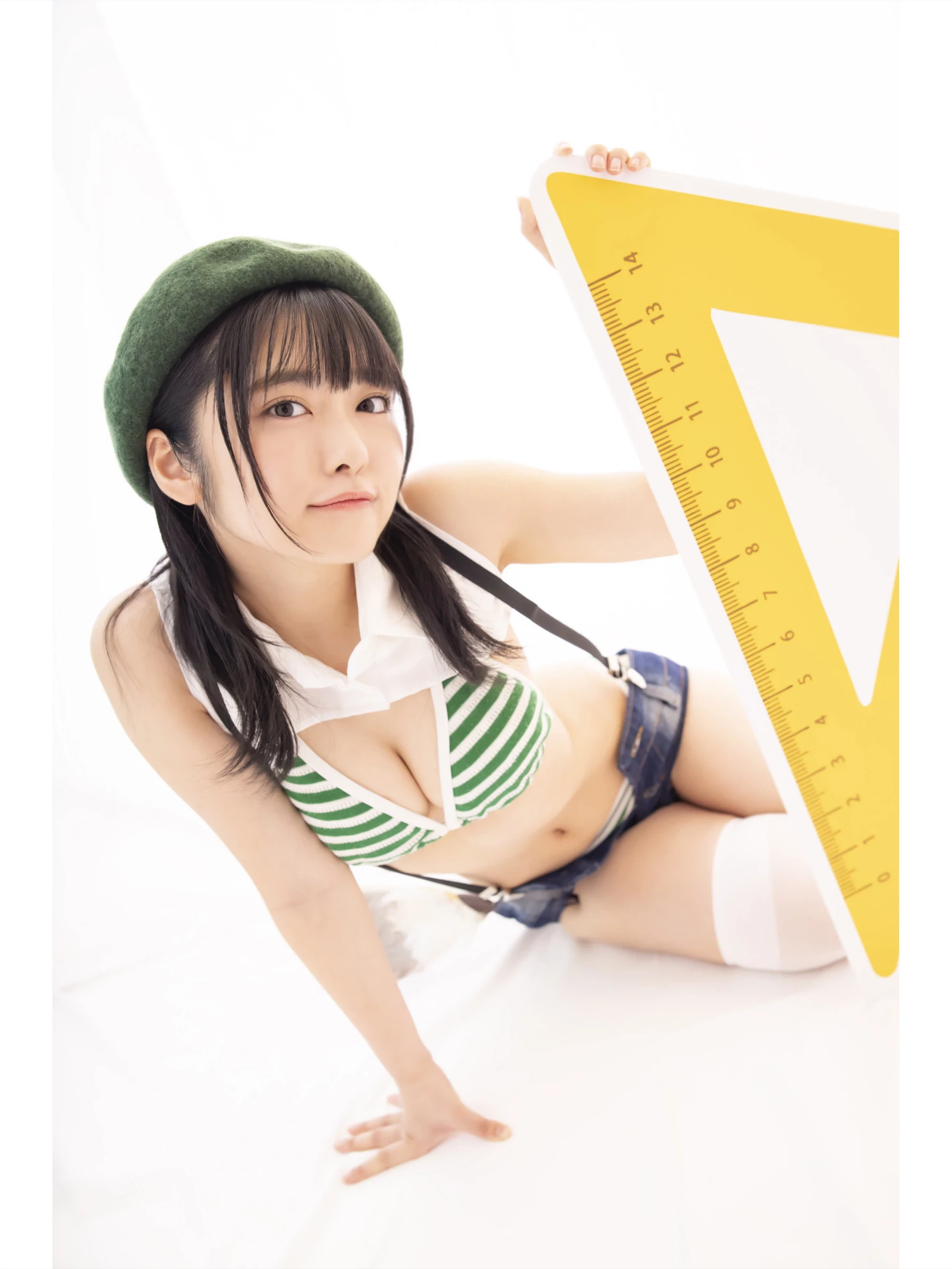 冈田彩梦 デジタル写真集 キミとキャンバスライフ！ [50P]