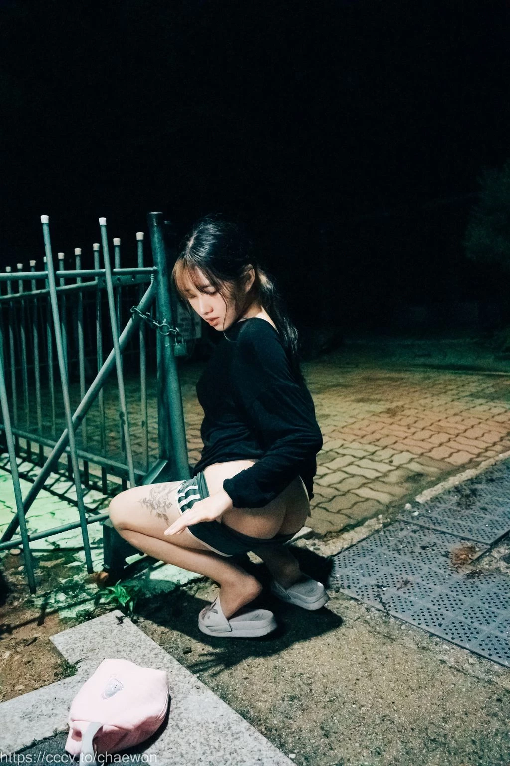 [Loozy] SonSon [손손]： Public Toilet [157 photos] [157P]