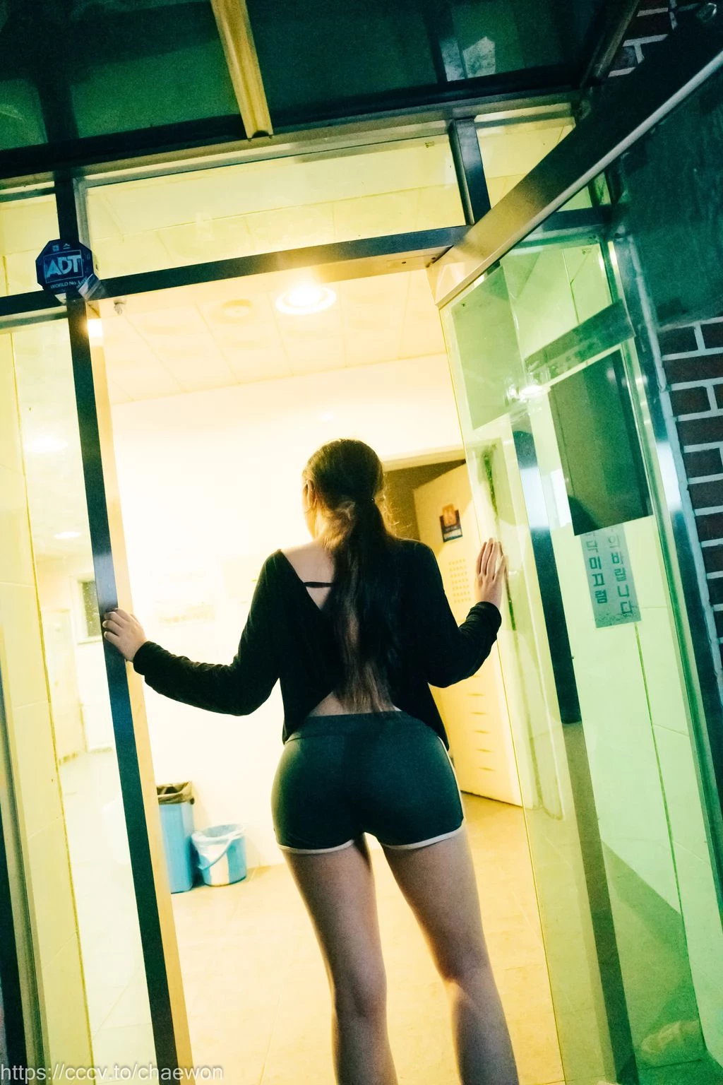 [Loozy] SonSon [손손]： Public Toilet [157 photos] [157P]