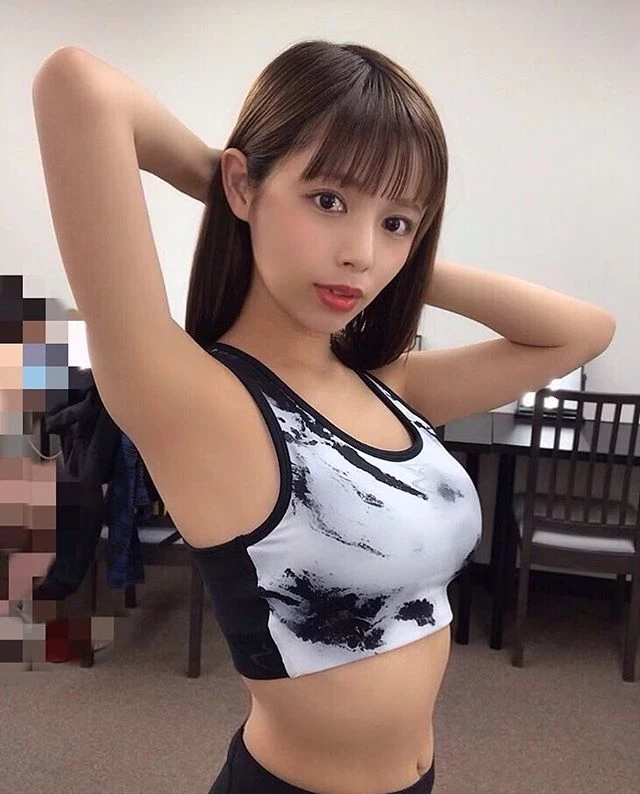 搞怪爆乳写真正妹诱惑挑逗！