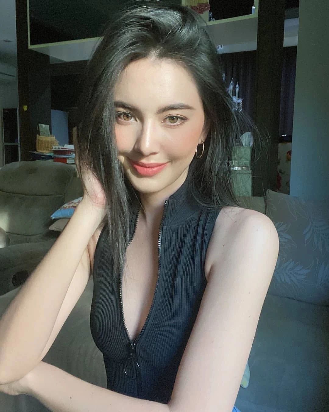 泰国／比利时混血第一美女“Davika Hoorne”深邃电眼令人倾心